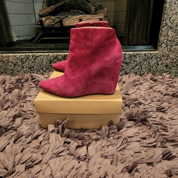 Cole Haan Suede Wedge Bootie W/Nike Air Technology Size 9 - Picture 3 of 5